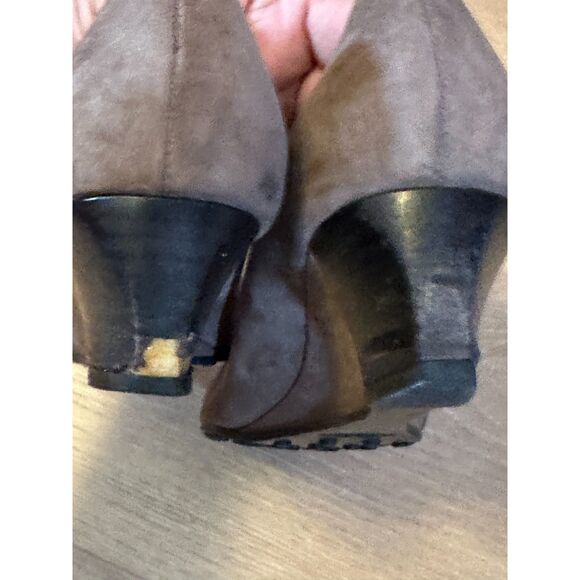 Tod's Brown Closed Toe Wedge Heel - Picture 3 of 7